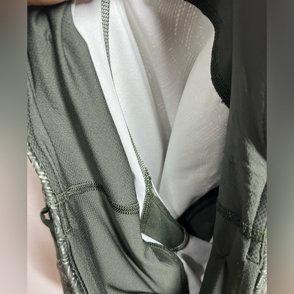 Lululemon Breezy Crop Jazzy Gator Full On Luxtreme Leggings Size 8 - Picture 9 of 9